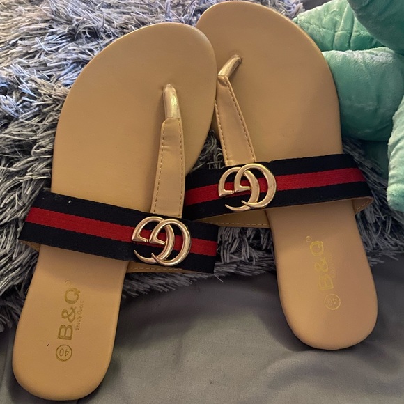 B&Q Shoes - Cute sandals! Like new, only worn once! 🩴💕🌺🌸